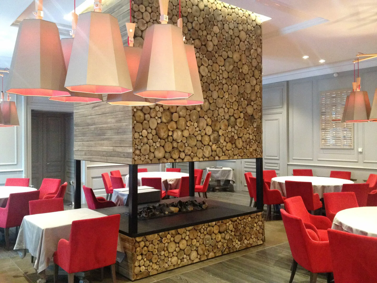 Hôtel du Mont-Blanc - Chamonix I Panneaux Ignipli® 3 plis massifs I Woodenha Industries