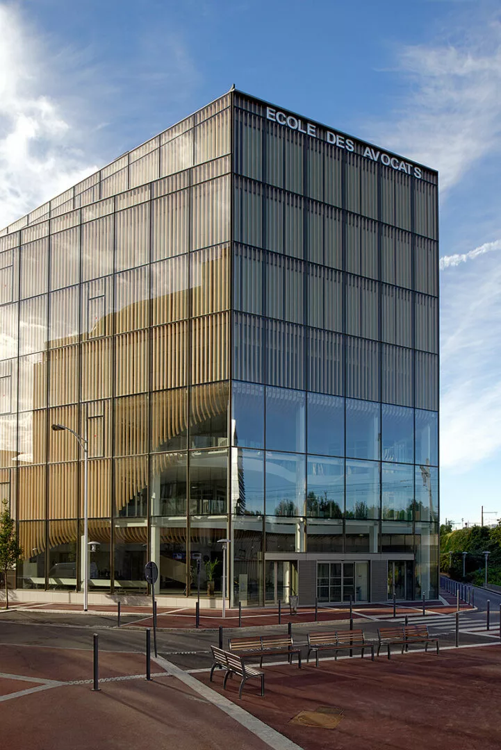 École de formation des barreaux - Paris I Lames de bois ignifugées procédé BIME® I Woodenha Industries