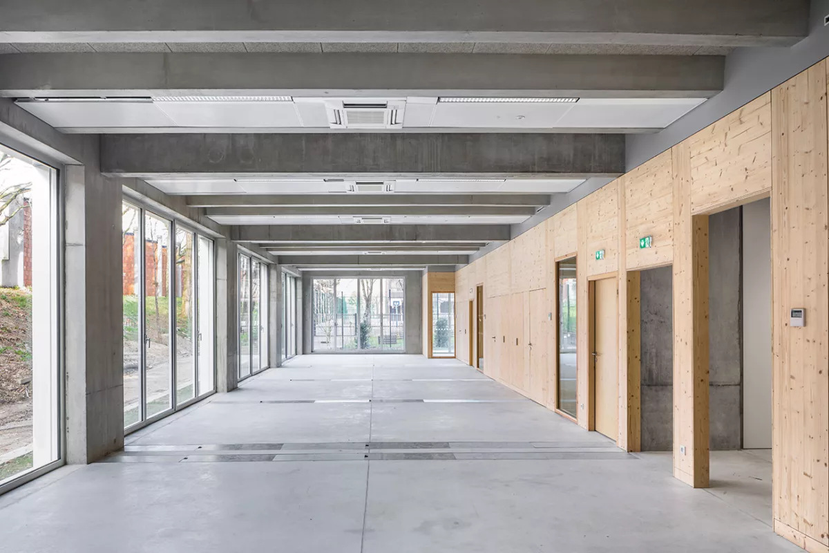 Hôtel d'entreprise - Paris 18ème I panneaux 3 plis massifs ignifugés Ignipli® perforés et vernis - Woodenha Industries