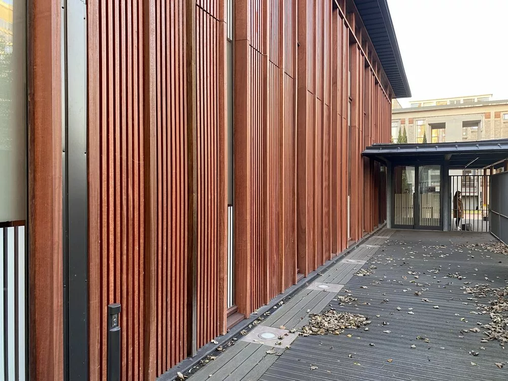 Bibliothèque Jeanne Chauvin - Padouk - Woodenha Industries