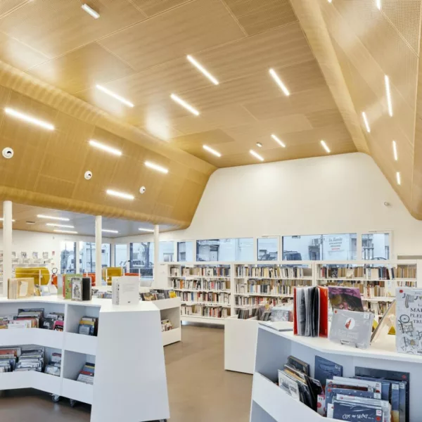 Médiathèque l'Oiseau Lire - Ignipli® Acoustic en lames de chêne - Woodenha Industries